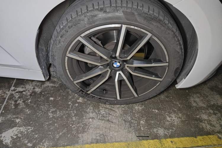 Used BMW 3 Series 2021 320Li M Sport Package Right Front Wheel Hub