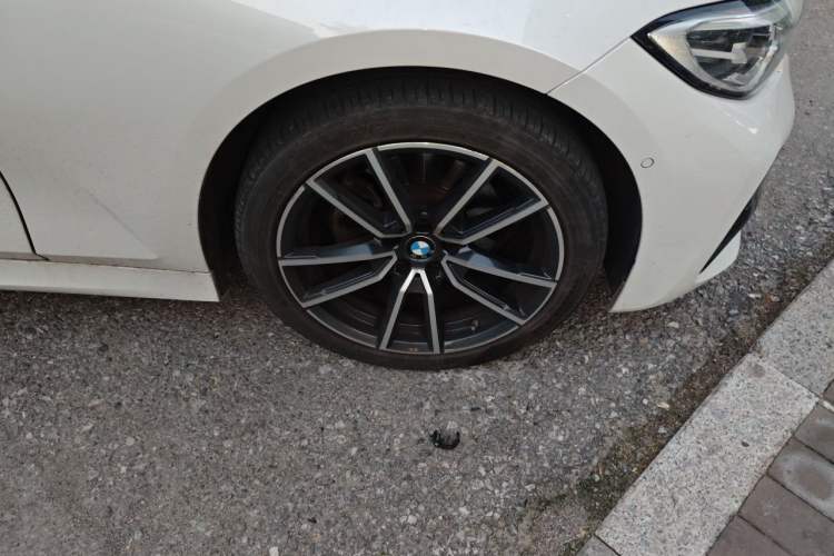 Used BMW 3 Series 2021 Restyled 325Li M Sport Package Right Front Wheel Hub