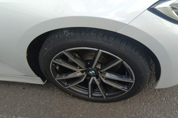 Used BMW 3 Series 2021 320Li M Sport Package Right Front Wheel Hub