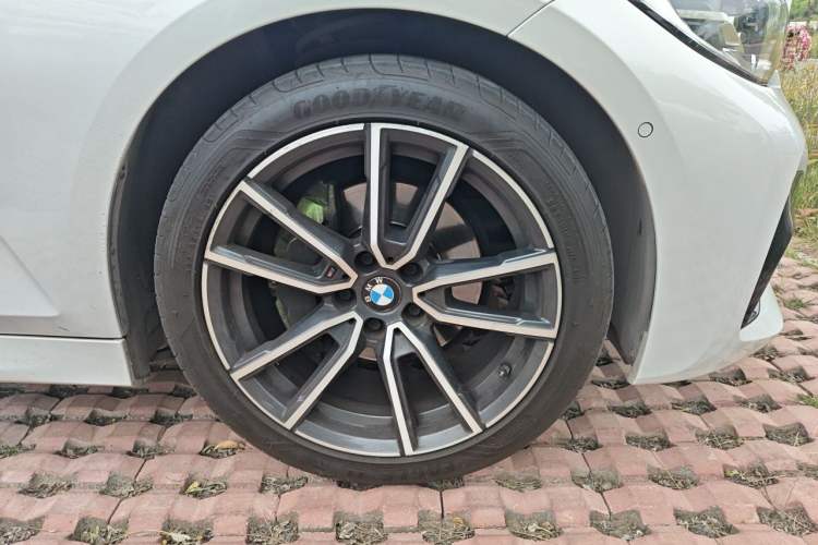 Used BMW 3 Series 2021 325Li M Sport Package Right Front Wheel Hub