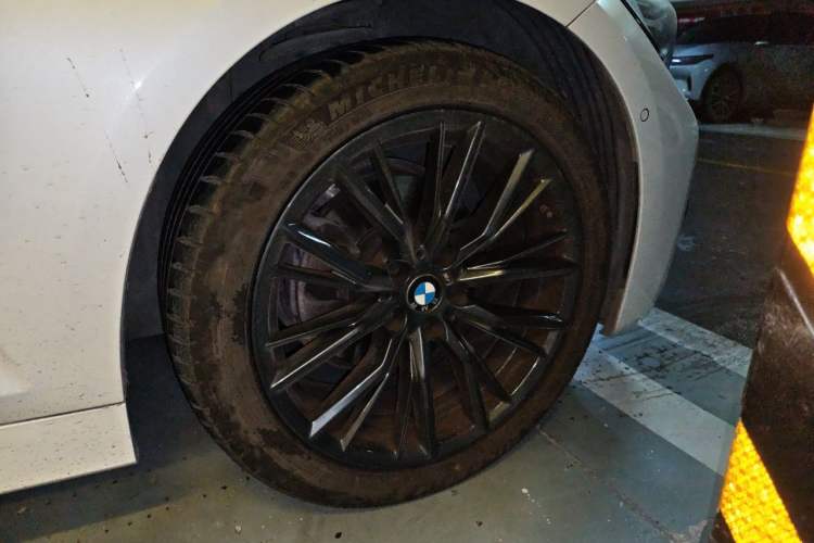 Used BMW 3 Series 2021 Second Facelift 325i M Sport Night Edition Package Right Front Wheel Hub