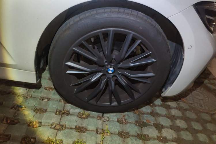 Used BMW 3 Series 2021 Restyled 325i M Sport Night Edition Package Right Front Wheel Hub
