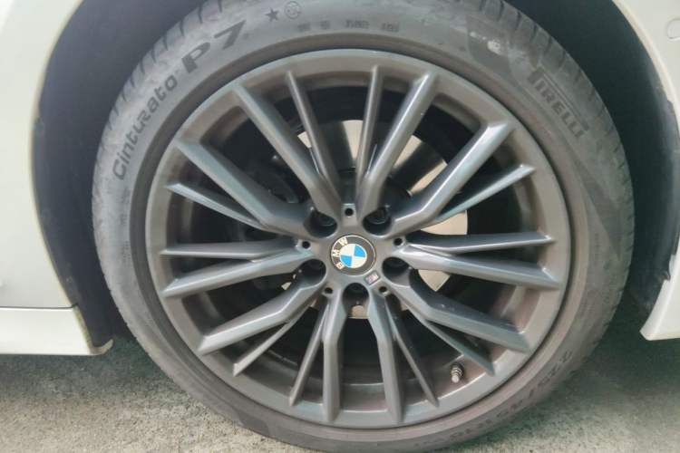 Used BMW 3 Series 2021 325Li M Sport Shadowline Package Right Front Wheel Hub