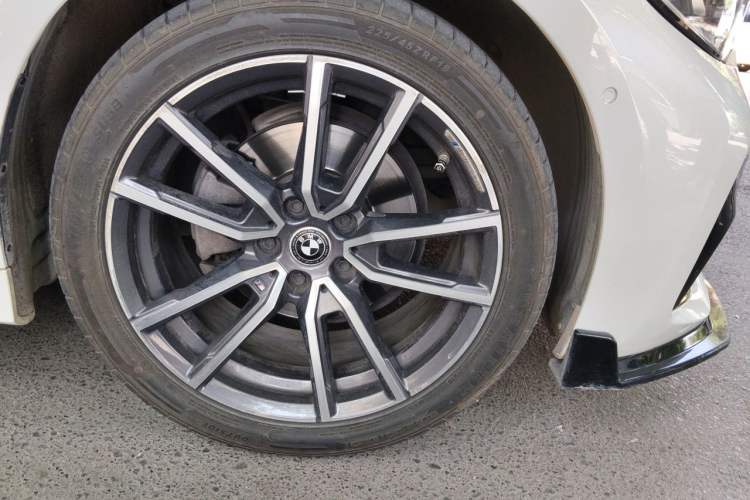 Used BMW 3 Series 2021 325Li xDrive M Sport Package Right Front Wheel Hub