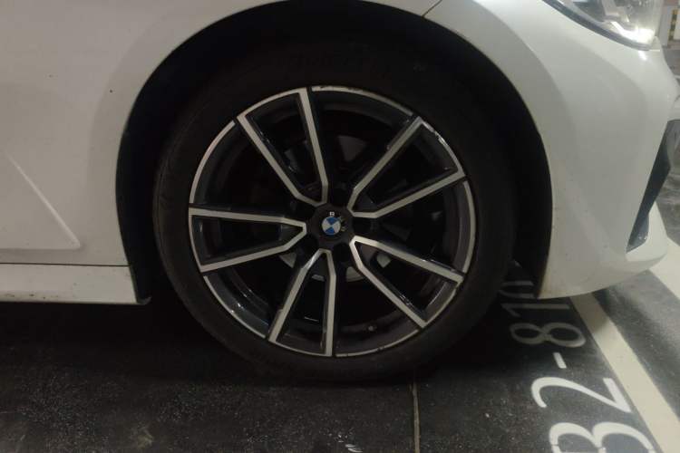 Used BMW 3 Series 2021 Second Facelift 320Li M Sport Package Right Front Wheel Hub