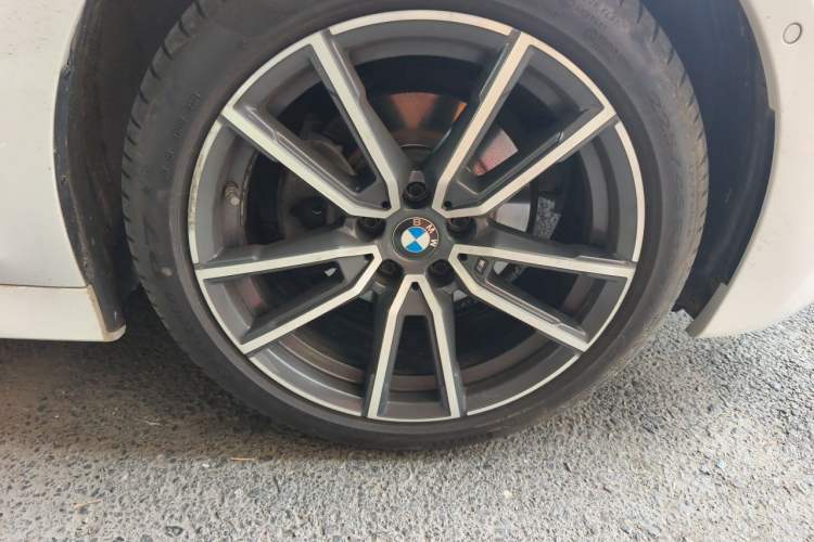 Used BMW 3 Series 2021 320Li M Sport Package Right Front Wheel Hub