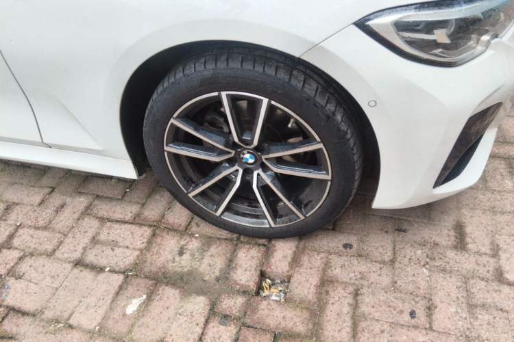 Used BMW 3 Series 2021 Second Facelift 325Li M Sport Package Right Front Wheel Hub