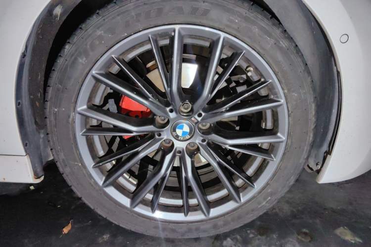 Used BMW 3 Series 2021 325Li M Sport Shadowline Package Right Front Wheel Hub