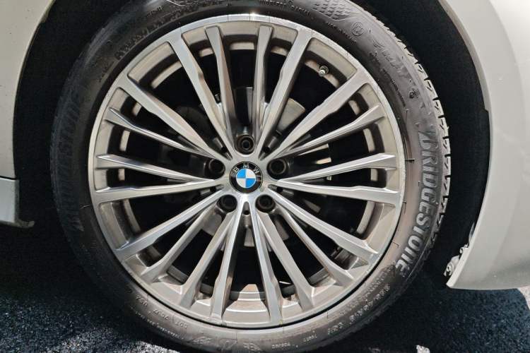 Used BMW 3 Series 2021 320i Sport Package Right Front Wheel Hub