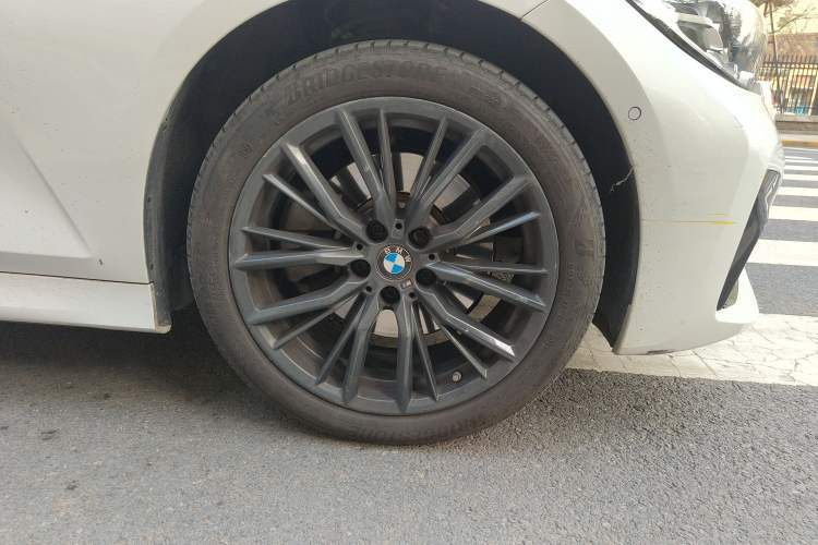 Used BMW 3 Series 2021 Second Facelift 330i M Sport Night Edition Package Right Front Wheel Hub