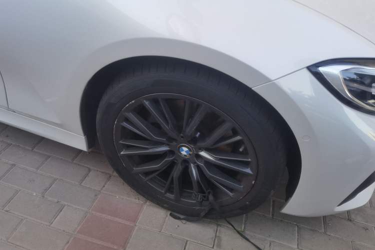 Used BMW 3 Series 2021 325i M Sport Night Edition package Right Front Wheel Hub