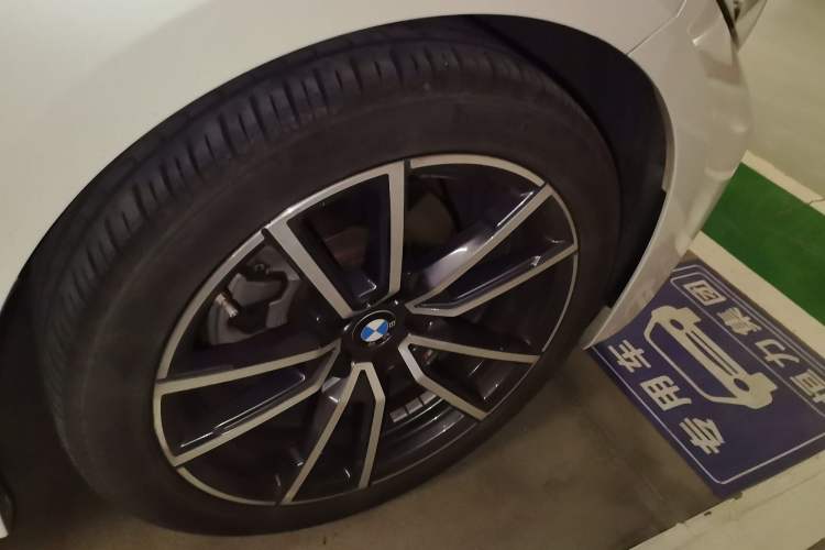 Used BMW 3 Series 2021 Facelifted 320Li M Sport Package Right Front Wheel Hub