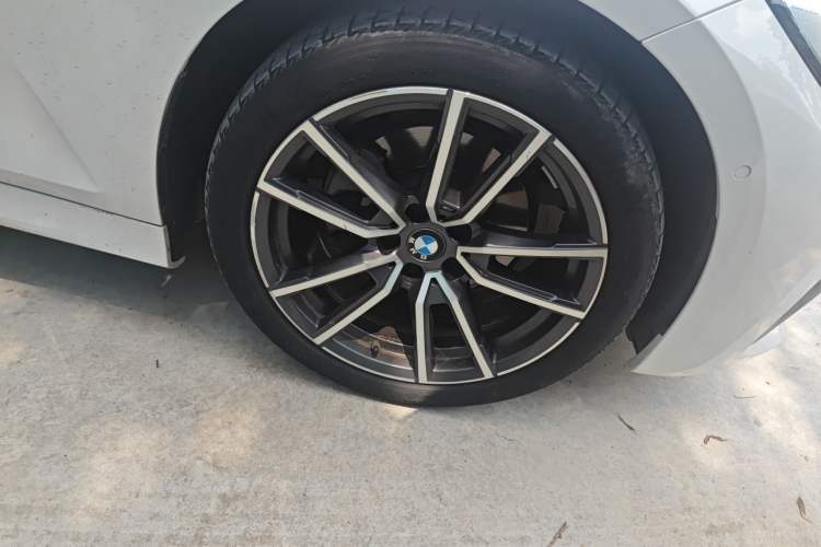Used BMW 3 Series 2021 325Li M Sport Package Right Front Wheel Hub
