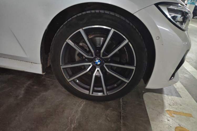 Used BMW 3 Series 2021 Second Facelift 325Li M Sport Package Right Front Wheel Hub