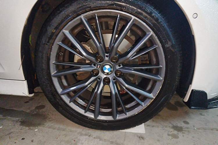 Used BMW 3 Series 2021 Second Facelift 325i M Sport Night Edition Package Right Front Wheel Hub