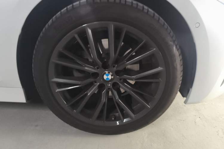 Used BMW 3 Series 2021 Second Facelift 325Li M Sport Night Edition Package Right Front Wheel Hub