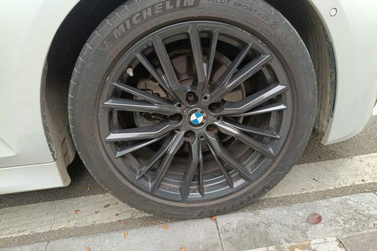 Used BMW 3 Series 2021 Second Facelift 325i M Sport Night Edition Package Right Front Wheel Hub