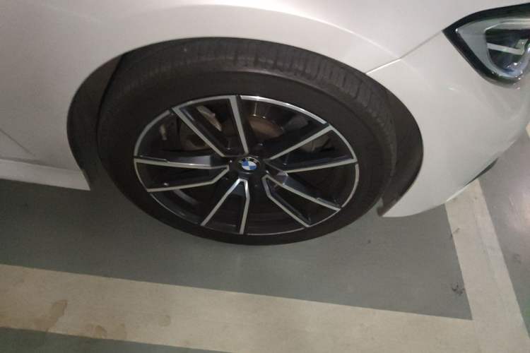 Used BMW 3 Series 2021 320Li M Sport Package Right Front Wheel Hub