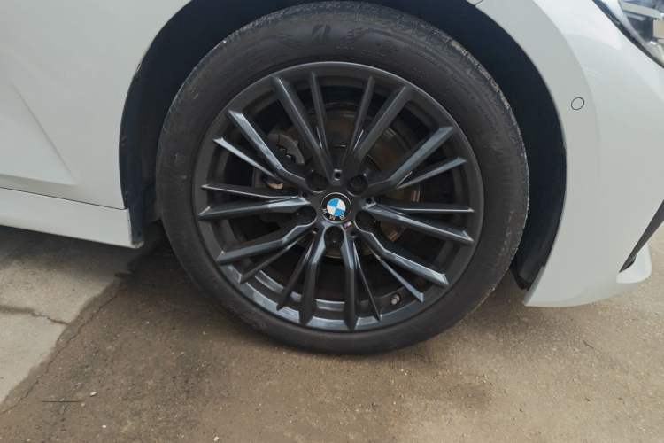 Used BMW 3 Series 2021 Restyled 325i M Sport Night Edition Package Right Front Wheel Hub