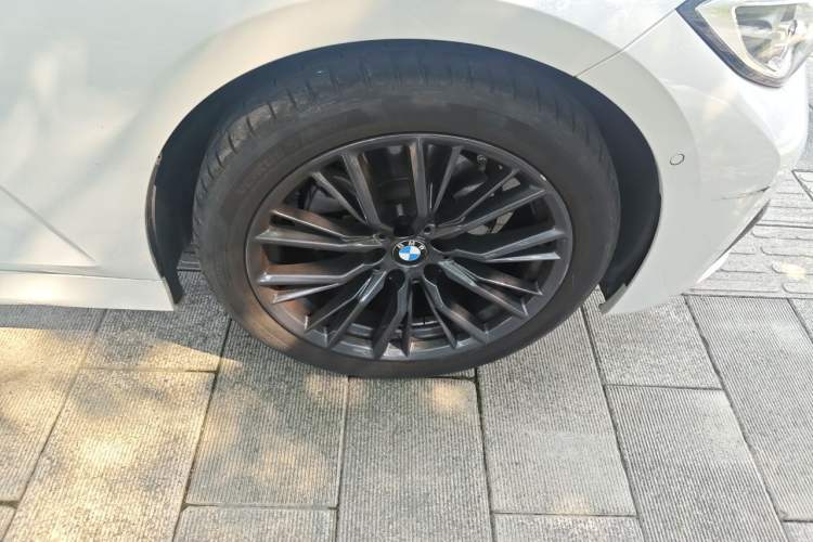 Used BMW 3 Series 2021 325Li M Sport Shadowline Package Right Front Wheel Hub