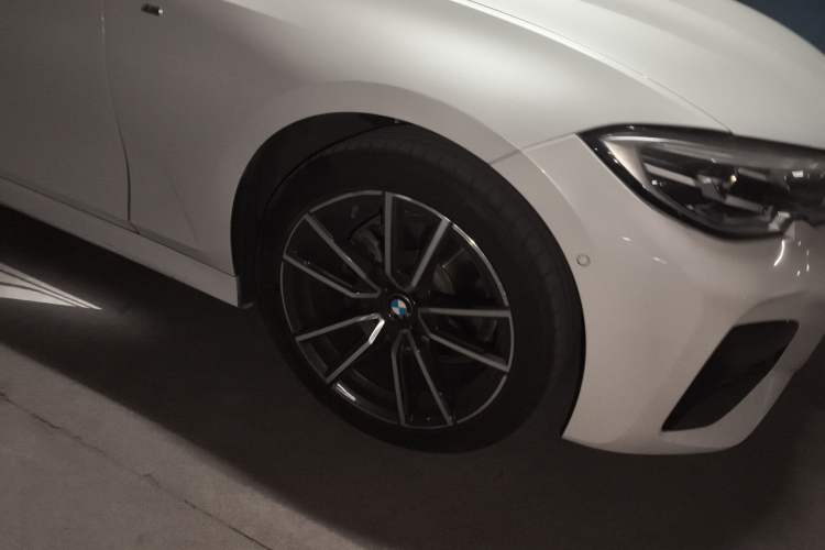 Used BMW 3 Series 2021 Restyled 325Li M Sport Package Right Front Wheel Hub