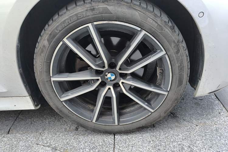 Used BMW 3 Series 2021 325Li M Sport Package Right Front Wheel Hub