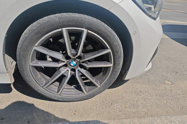 Used BMW 3 Series 2021 325Li M Sport Package Right Front Wheel Hub