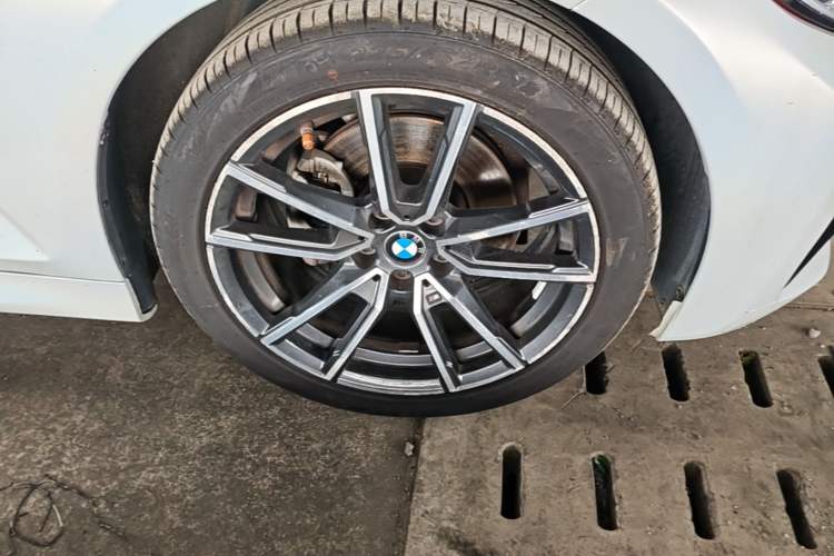 Used BMW 3 Series 2021 320Li M Sport Package Right Front Wheel Hub