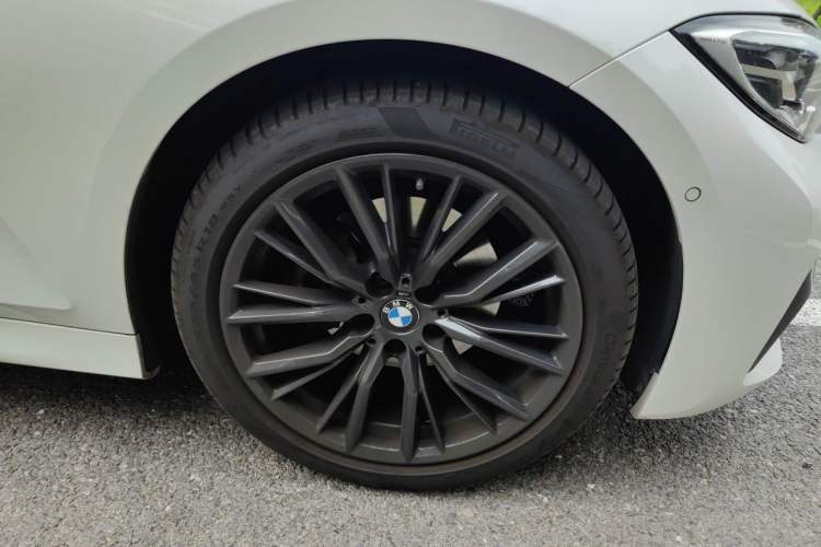 Used BMW 3 Series 2021 325Li M Sport Shadowline Package Right Front Wheel Hub