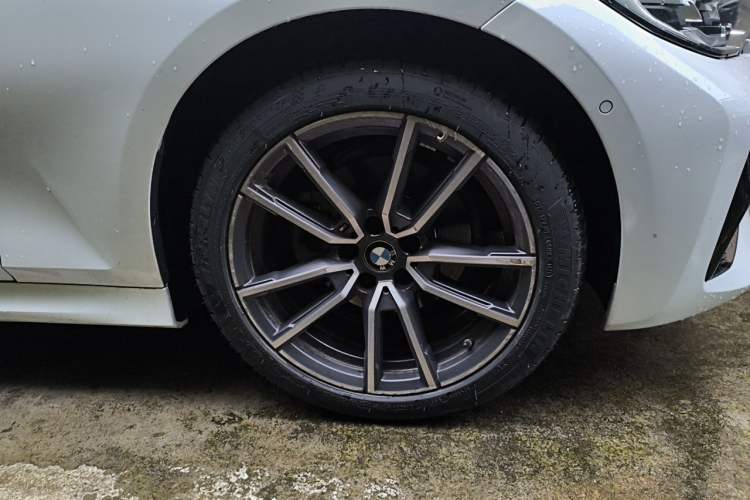 Used BMW 3 Series 2021 Second Facelift 325Li xDrive M Sport Package Right Front Wheel Hub