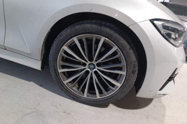 Used BMW 3 Series 2021 Restyled 320i Sport Package Right Front Wheel Hub