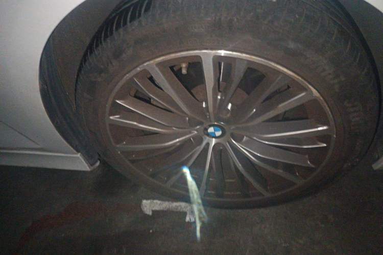 Used BMW 3 Series 2021 320i Sport Package Right Front Wheel Hub