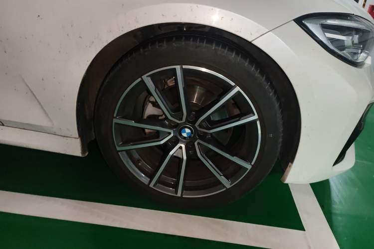 Used BMW 3 Series 2021 320Li M Sport Package Right Front Wheel Hub