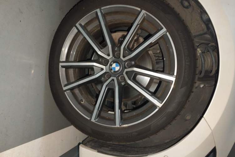Used BMW 3 Series 2021 320Li M Sport Package Right Front Wheel Hub