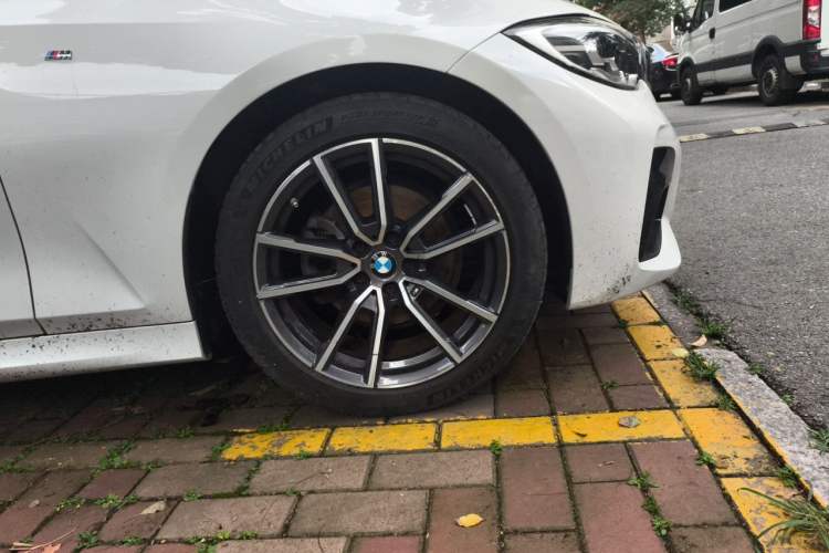 Used BMW 3 Series 2021 320Li M Sport Package Right Front Wheel Hub