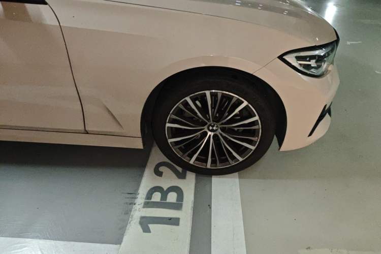 Used BMW 3 Series 2021 320i Sport Package Right Front Wheel Hub