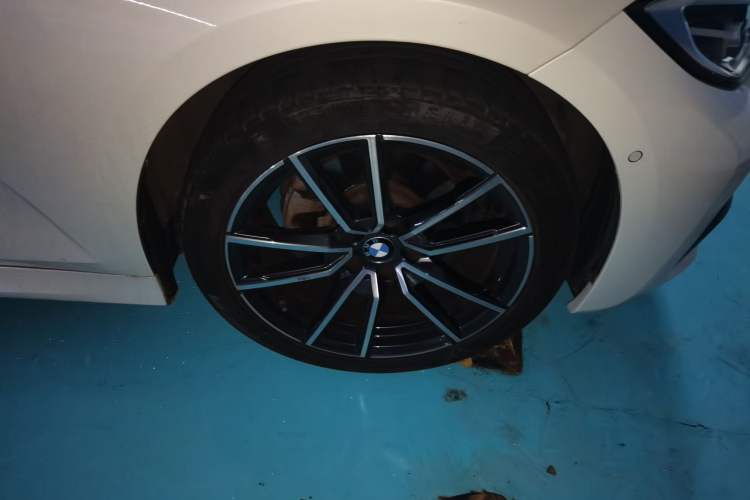 Used BMW 3 Series 2021 Second Facelift 325Li M Sport Package Right Front Wheel Hub
