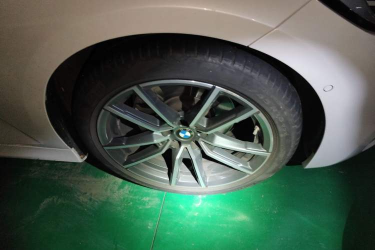 Used BMW 3 Series 2021 320Li M Sport Package Right Front Wheel Hub