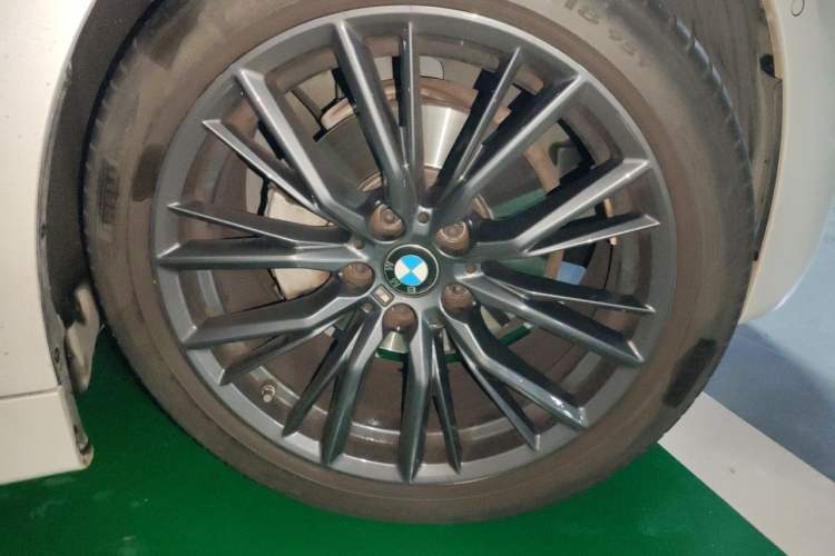 Used BMW 3 Series 2021 Restyled 325i M Sport Night Edition Package Right Front Wheel Hub