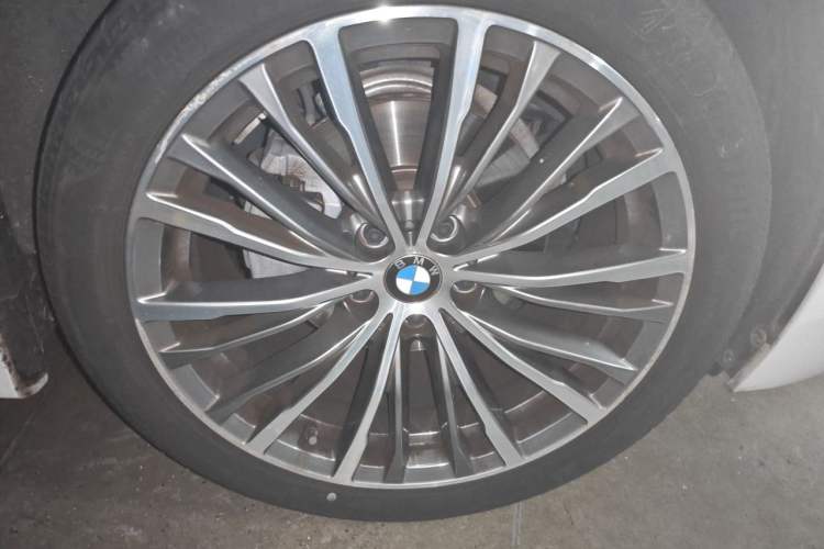 Used BMW 3 Series 2021 320i Sport Package Right Front Wheel Hub