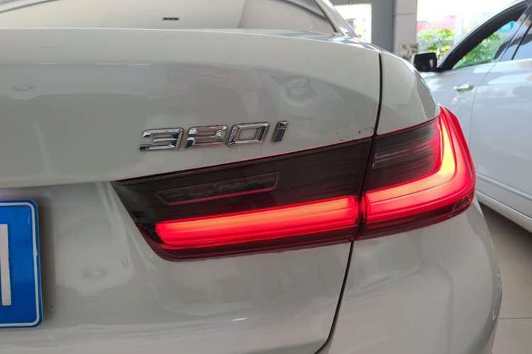 Used BMW 3 Series 2021 320i Sport Package Right Rear Taillight