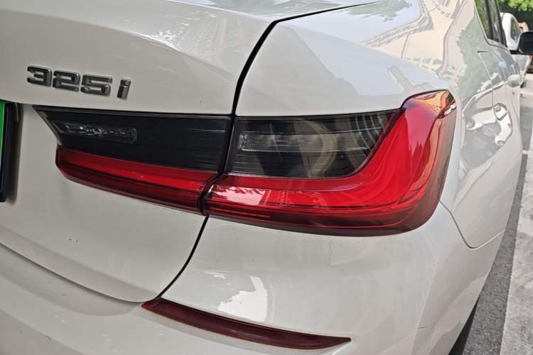 Used BMW 3 Series 2021 325i M Sport Package Right Rear Taillight