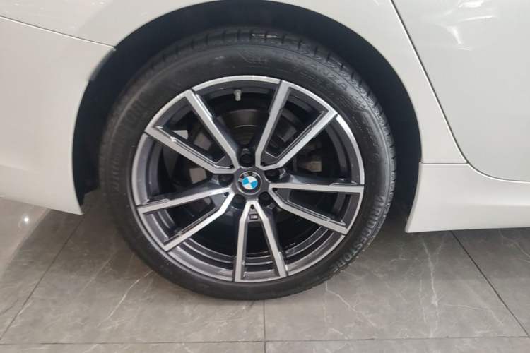 Used BMW 3 Series 2021 Second Facelift 320Li M Sport Package Right Rear Wheel Hub