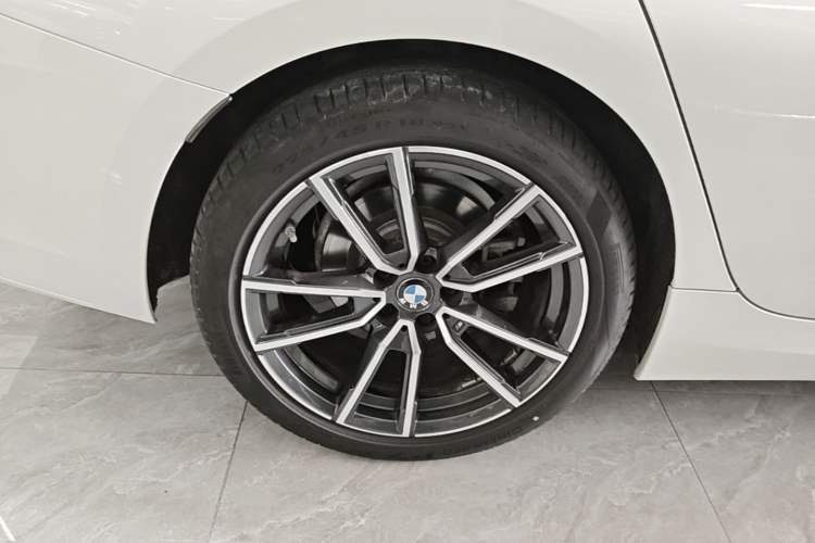 Used BMW 3 Series 2021 Second Facelift 320Li M Sport Package Right Rear Wheel Hub