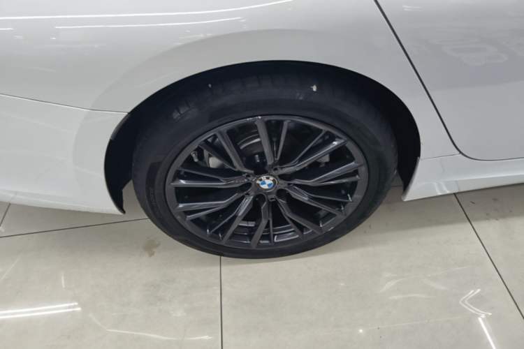 Used BMW 3 Series 2021 325i M Sport Night Edition package Right Rear Wheel Hub