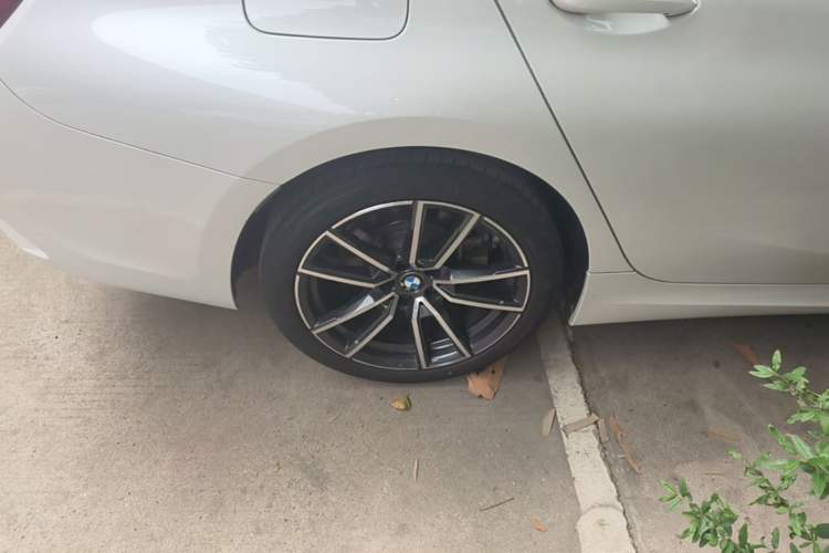 Used BMW 3 Series 2021 Facelifted 320Li M Sport Package Right Rear Wheel Hub