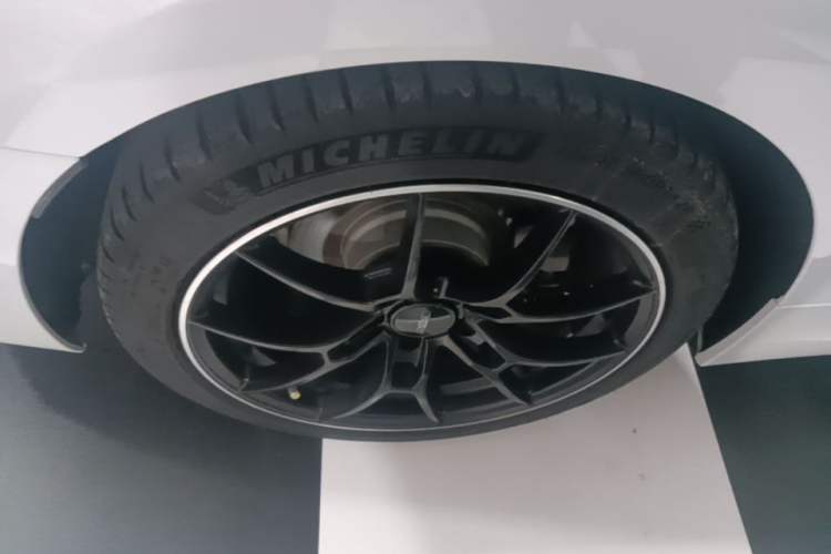 Used BMW 3 Series 2021 Second Facelift 320Li M Sport Package Right Rear Wheel Hub