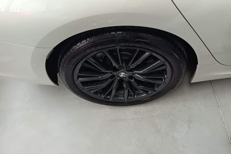 Used BMW 3 Series 2021 Second Facelift 325i M Sport Night Edition Package Right Rear Wheel Hub