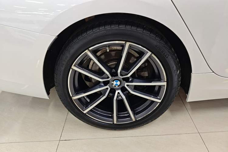 Used BMW 3 Series 2021 Restyled 325Li M Sport Package Right Rear Wheel Hub