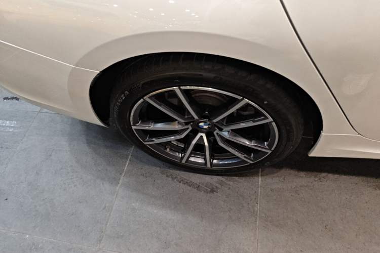 Used BMW 3 Series 2021 Second Facelift 320Li M Sport Package Right Rear Wheel Hub